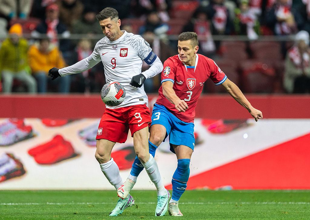 波兰队困境深重!莱万带领球队陷附加赛,欧洲杯之路充满挑战