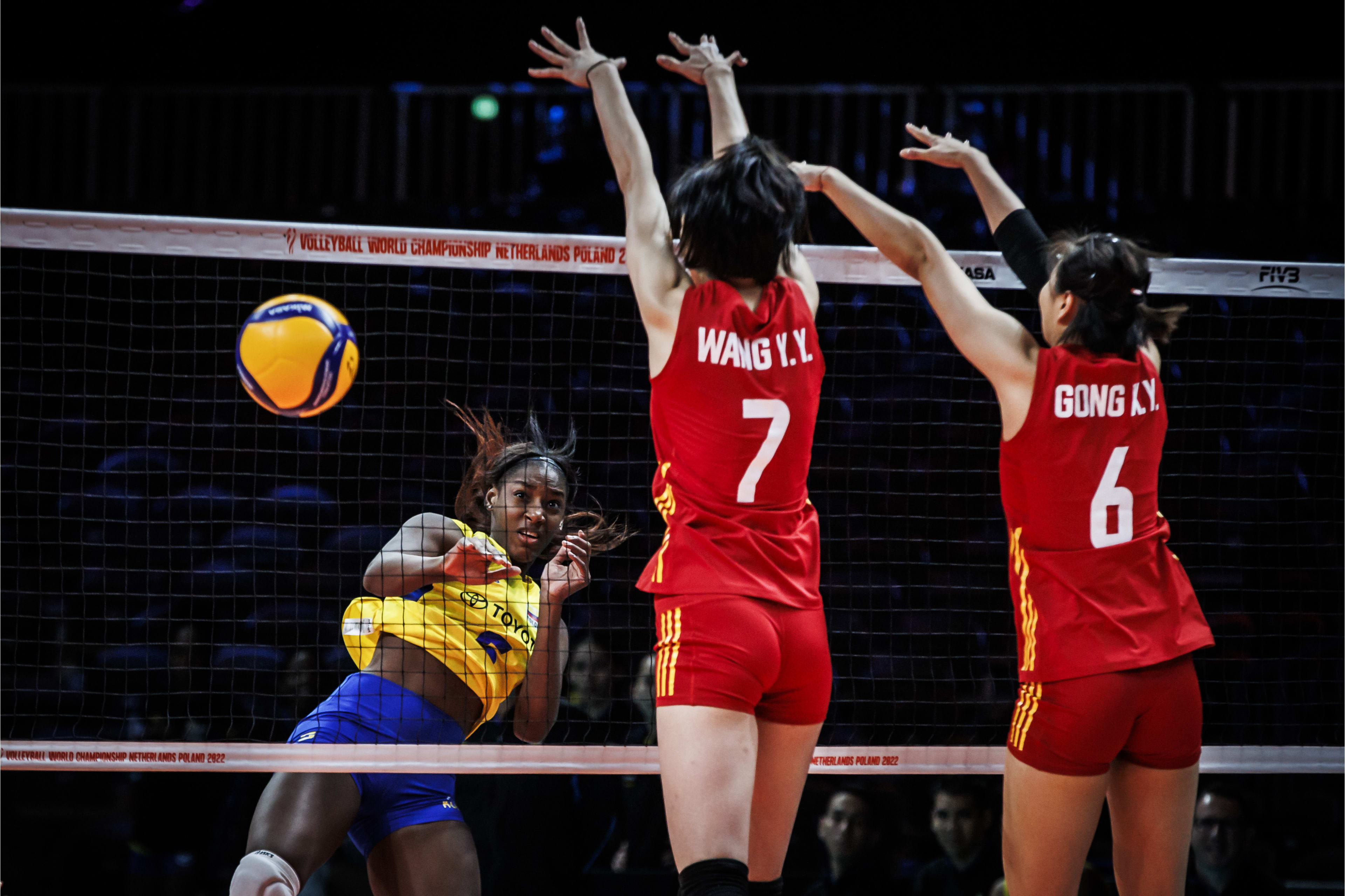 中国女排赢球仍暴露三点不足!二传拖全队后腿,龚翔宇喜忧参半