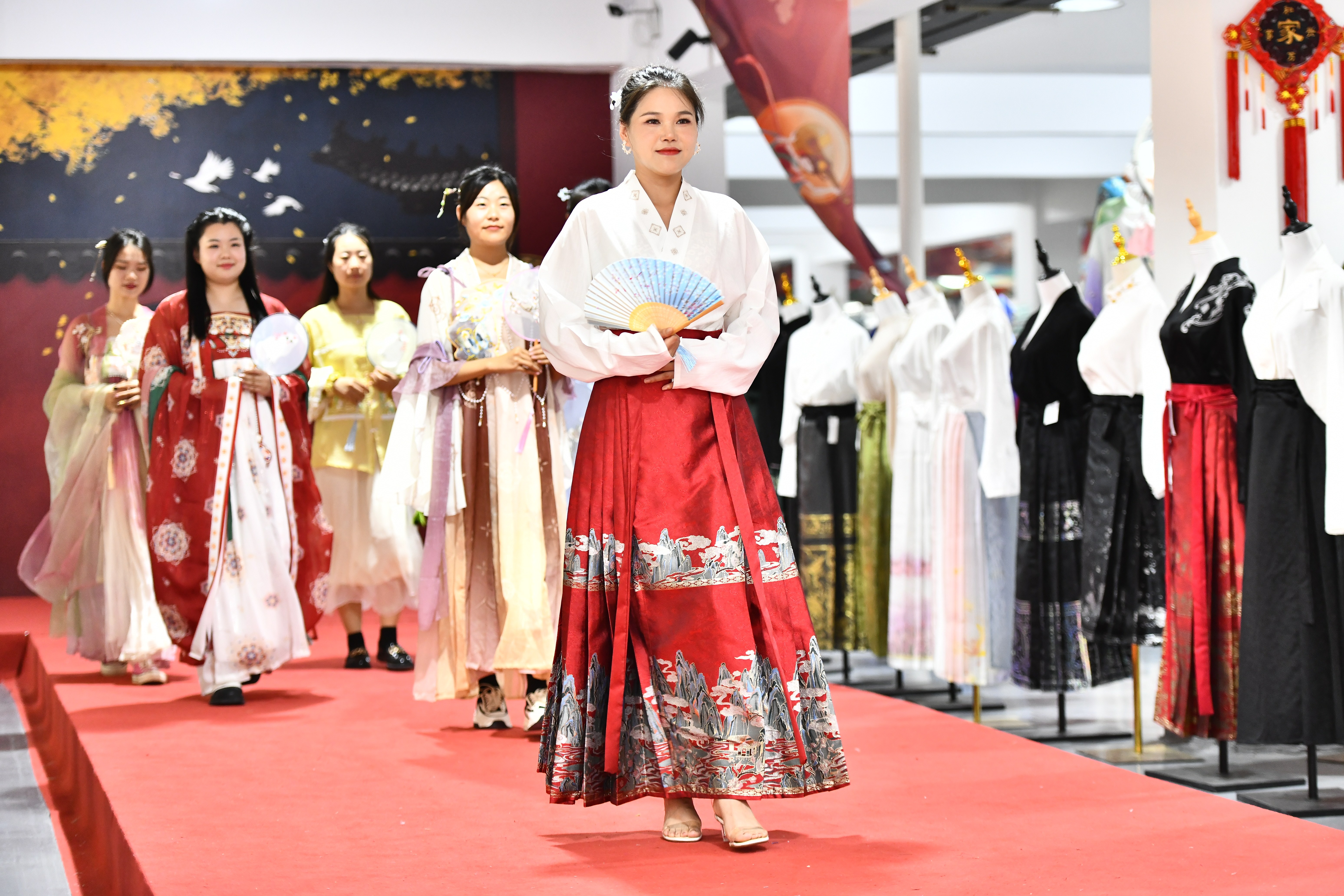 (经济)山东曹县:聚力发展汉服产业 助力乡村振兴