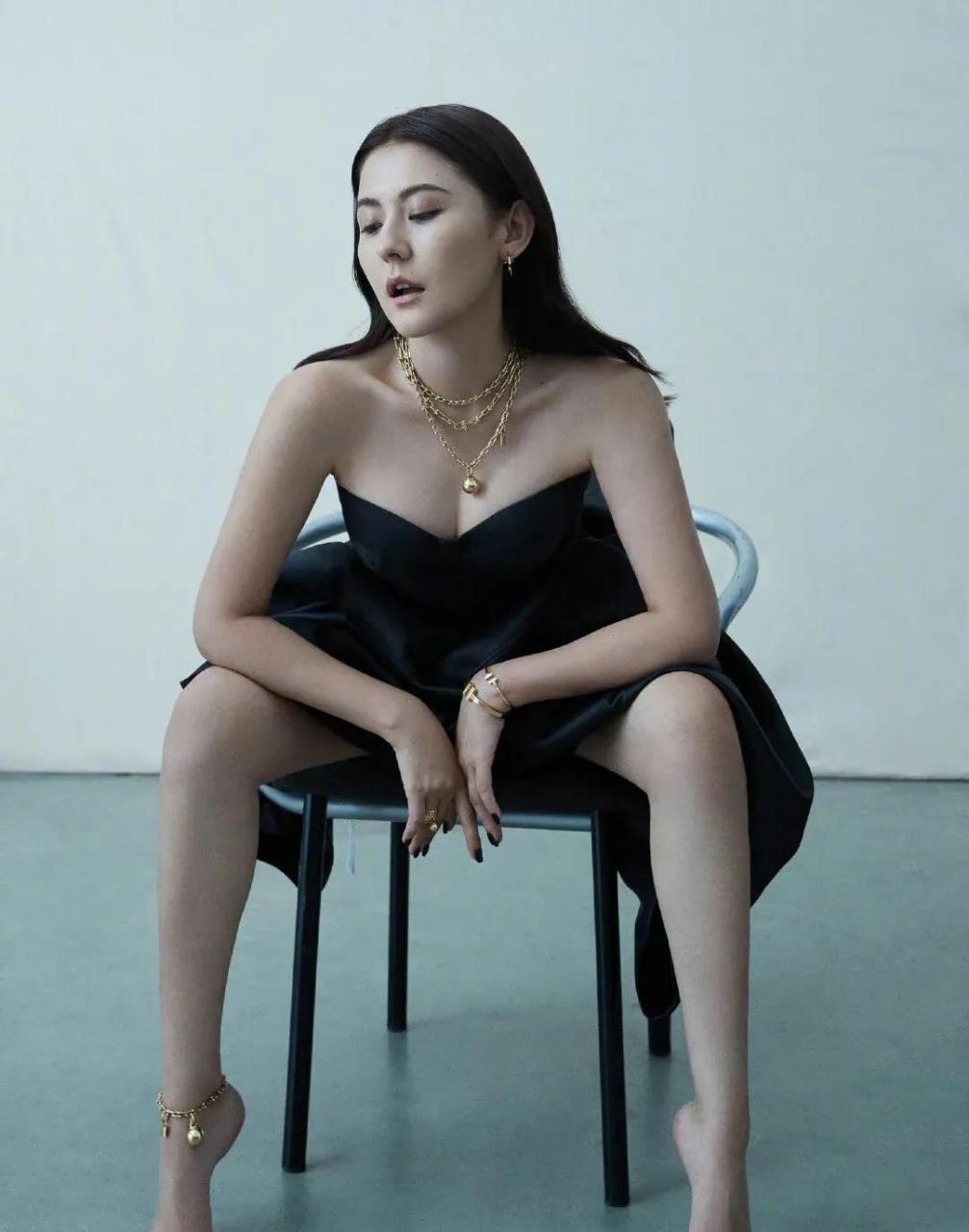 在《甄嬛传》中,热依扎所饰演的叶澜依成为了众多观众心目中的经典