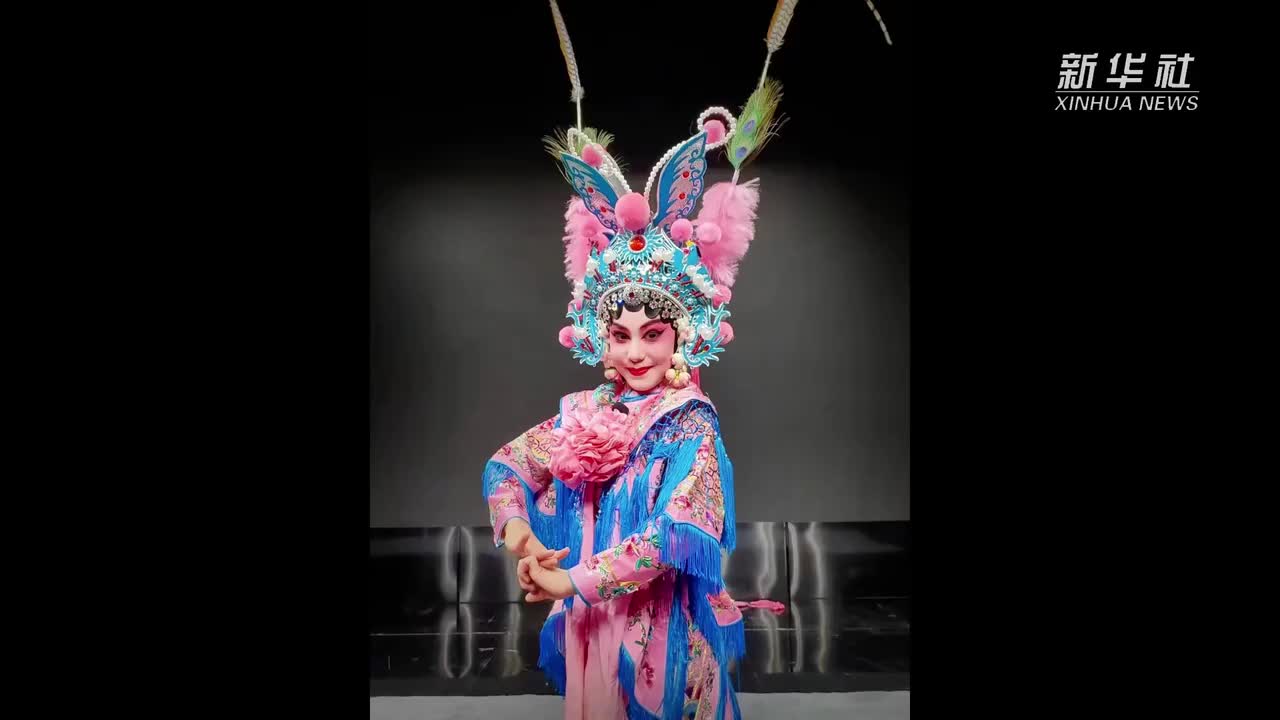 这位中法混血女孩 点燃"国粹"京剧新火花