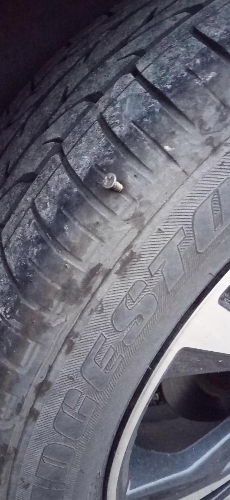 新轮胎扎钉子怎么办?要补胎还是直接换一个