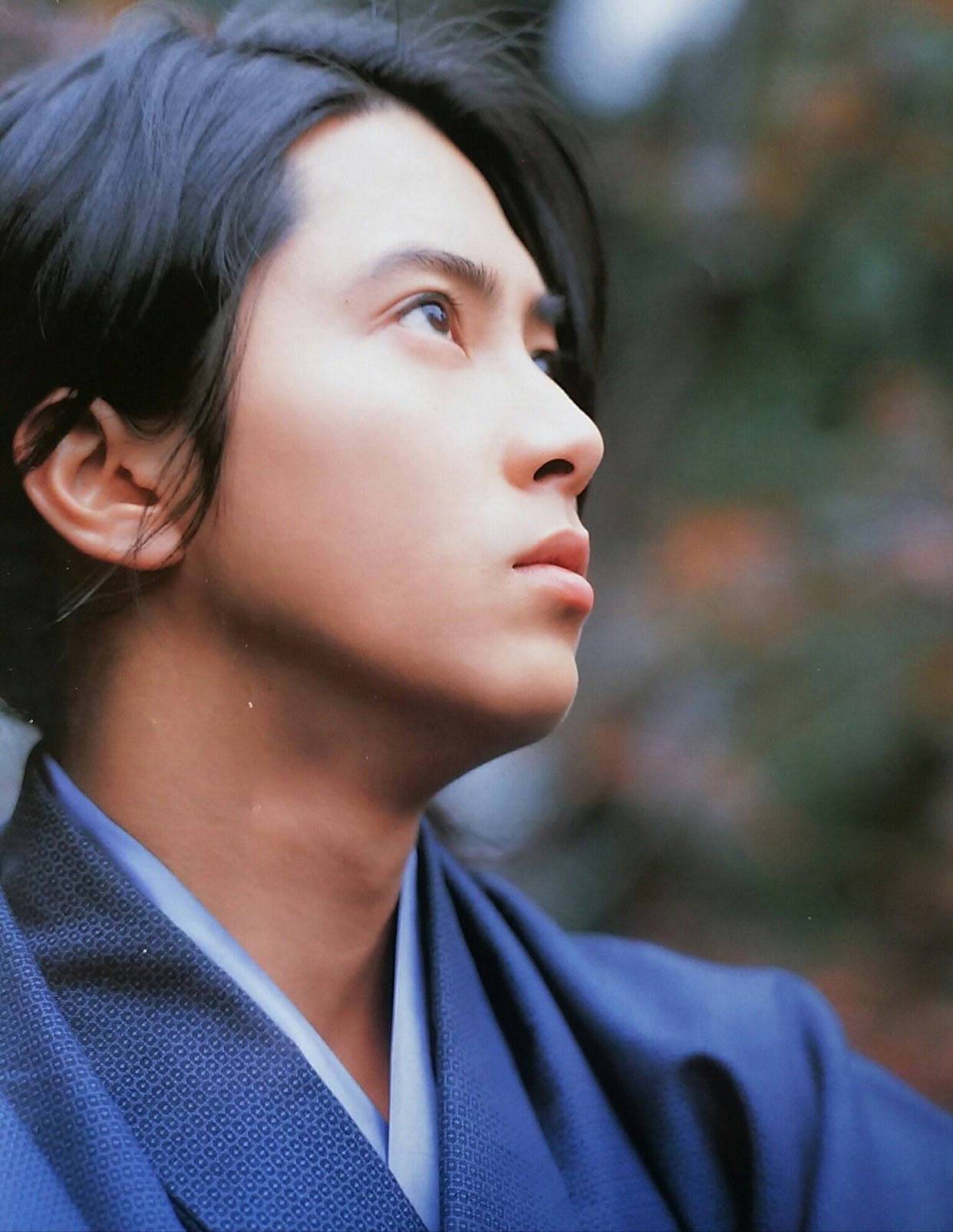 偶像失格!男爱豆与17岁女高中生进酒店私会