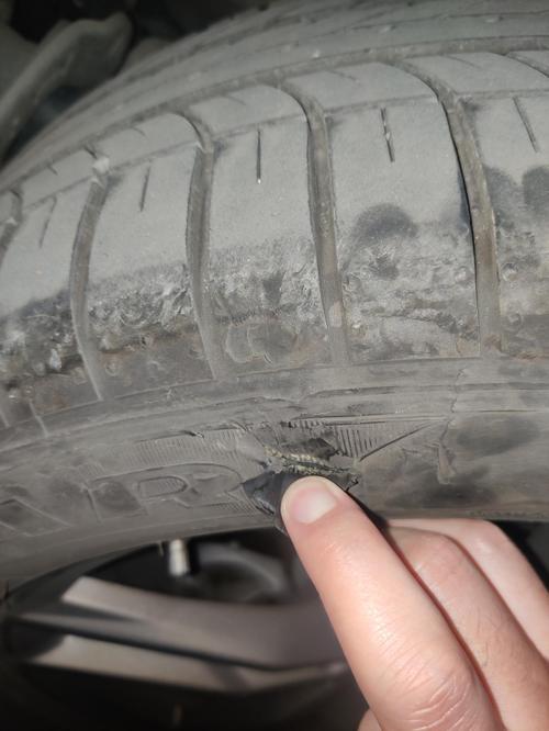 假如轮胎侧面断了一根帘线,能看的出来么?