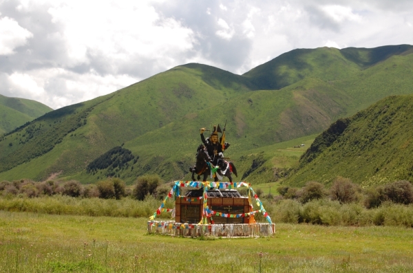 甘孜德格阿须草原,一处可以与壮景"人山人海"告别的地方