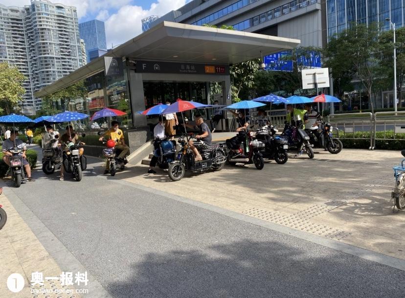 南油摩的天天堵满后海地铁站,谁来管?