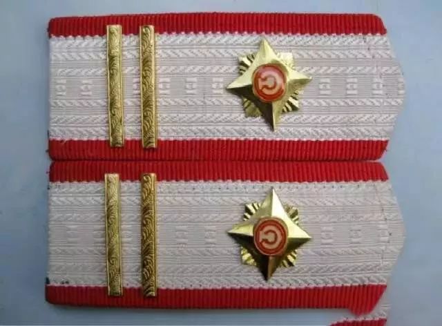 铁路"军衔",从肩章看大小!