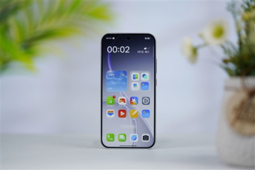 全息光刻美背太吸睛！OPPO Reno 15图赏