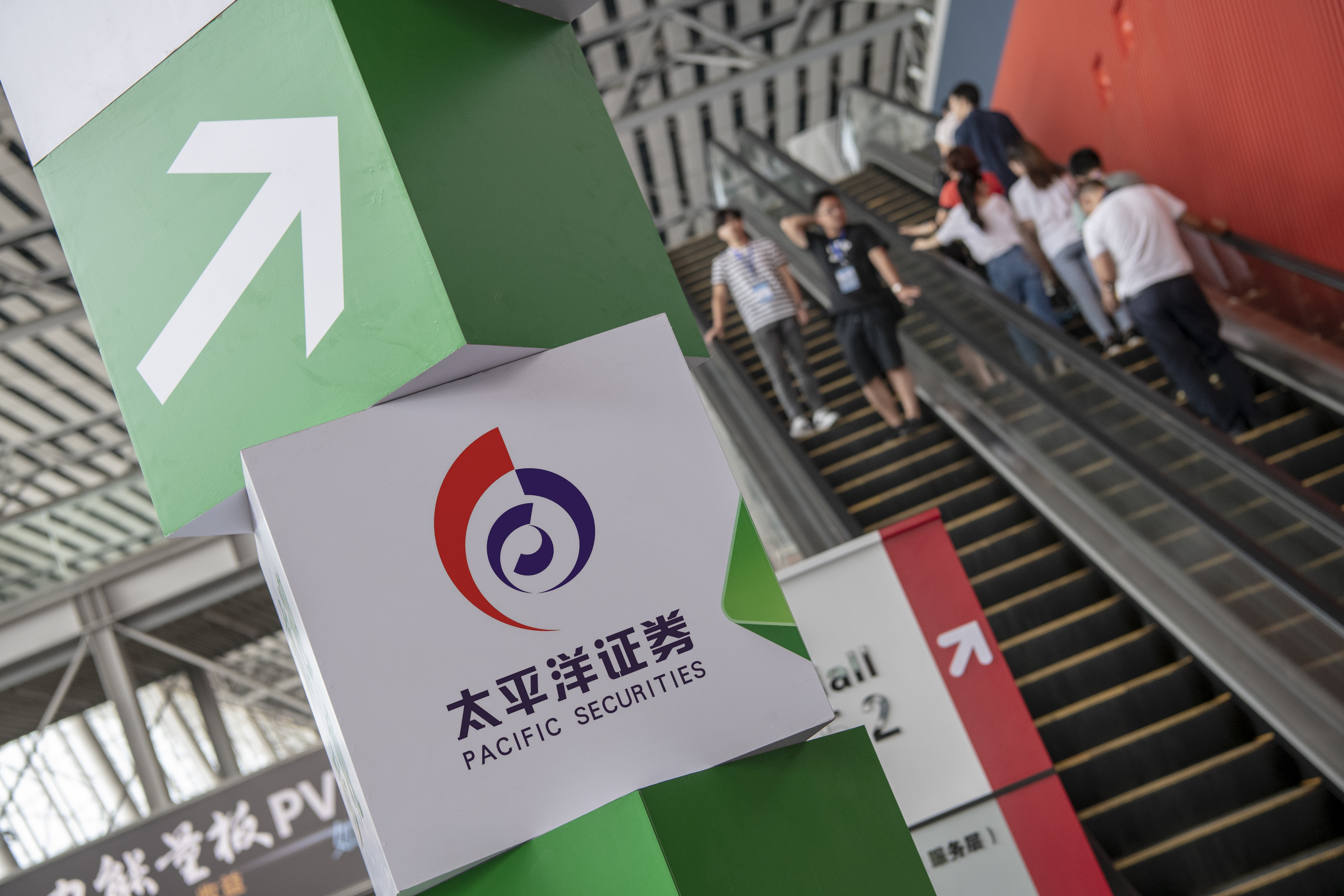 6天5板的太平洋证券 由谁当家?