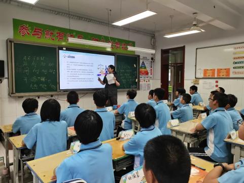 送法进校园 点亮开学季