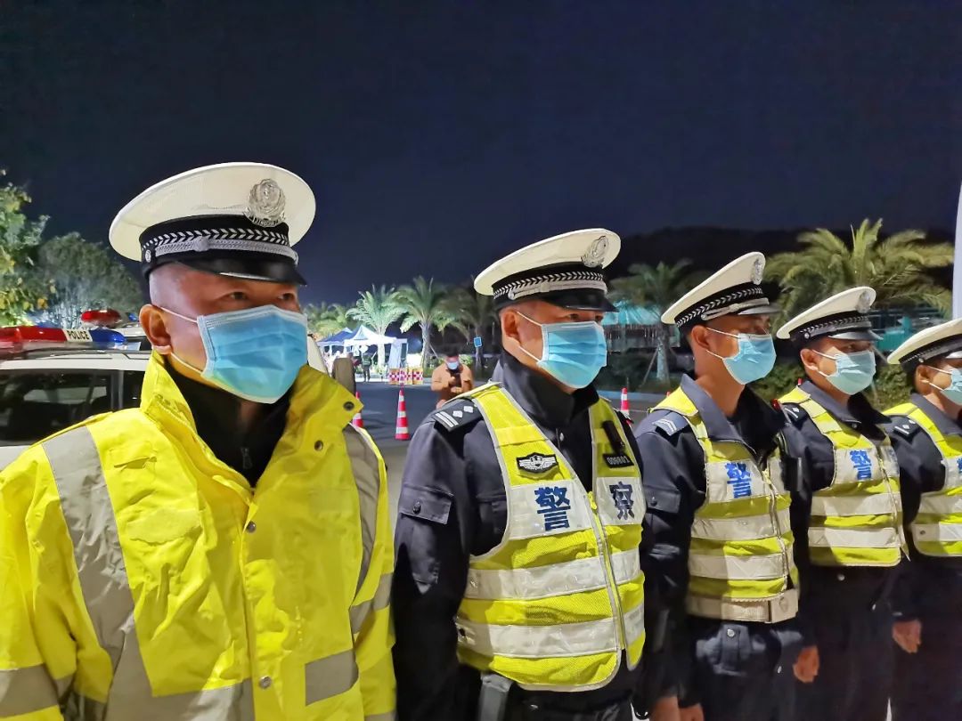 平凡岗位上的执着坚守——记思小高速公路交巡警大队大干坝中队
