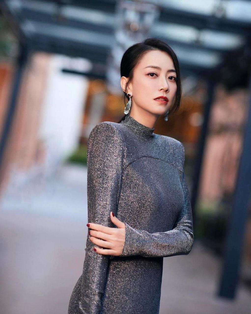 英皇高层霍汶希(mani)向来公认是最美的「金牌经理人」,现年49岁的