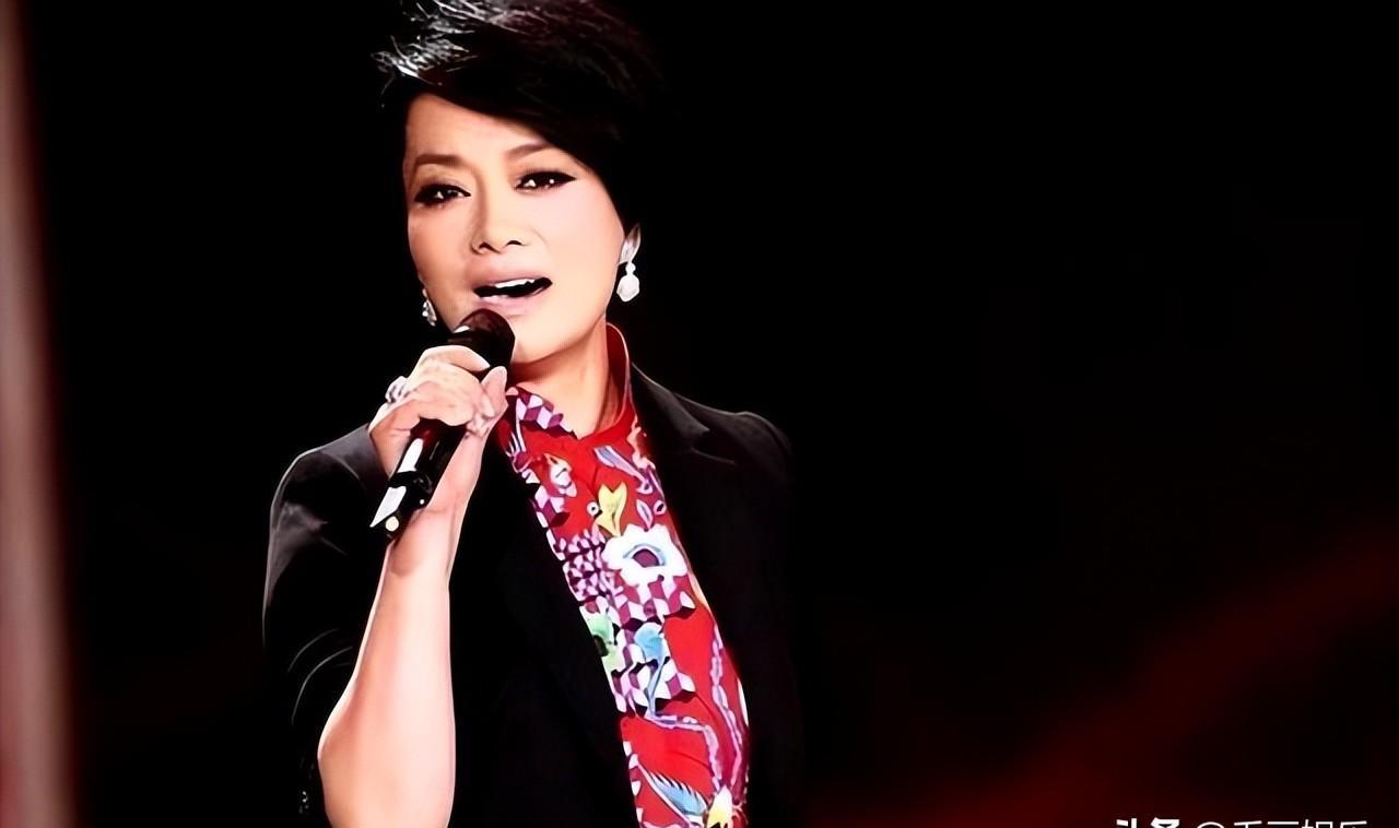 一代歌后曾胜韦唯毛阿敏,遭弟弟砸成脑震荡,如今沦为保姆谋生