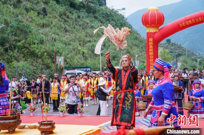 广西布努瑶祭祀始祖密洛陀 乐舞祈福展示民族风情