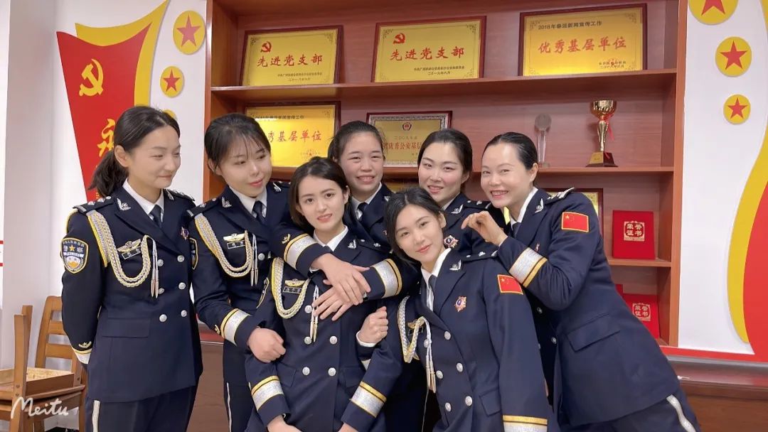 「致敬女警」70后→80后→90后→00后,女乘警的她们,不一般!