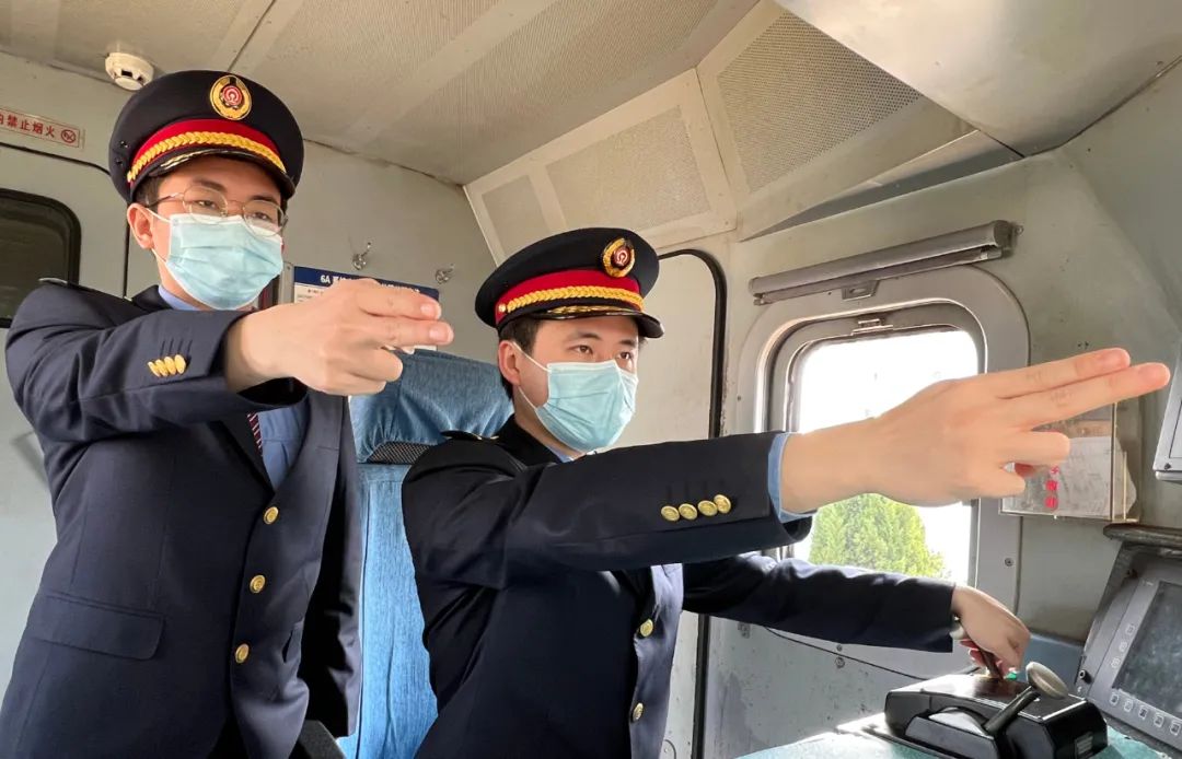 实景跟拍!火车司机出乘前都要做哪些准备