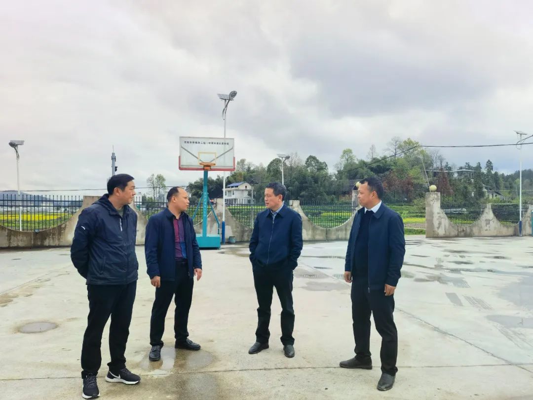 龙群跃到城区和长兴堡镇调研督导工作