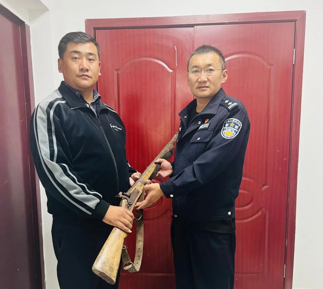 缉枪治爆 || 隆宝镇派出所:群众主动上交枪支,警民同心共筑辖区平安