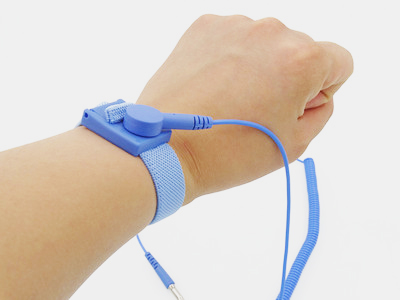 smt车间为什么要戴防静电手环