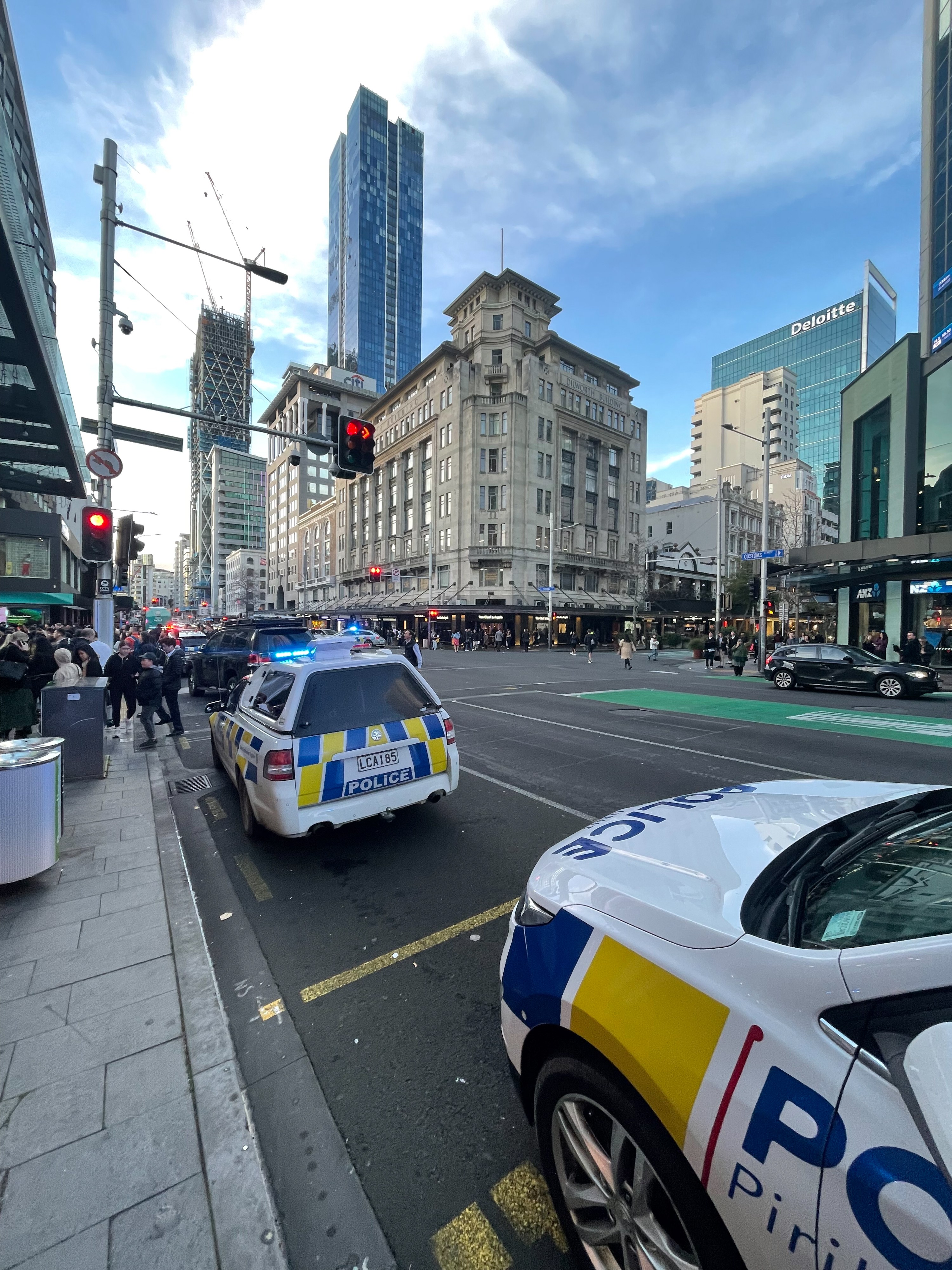 新西兰奥克兰市中心发生枪击事件多人死伤