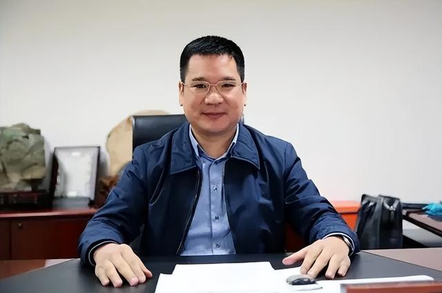 铁匠造车创140亿财富,玩资本搞垮众泰汽车,应建仁金蝉脱壳术