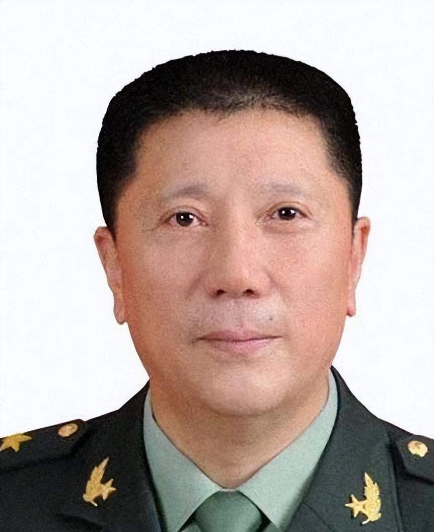 57岁晋升中将,成东部战区陆军司令,父为国防部长