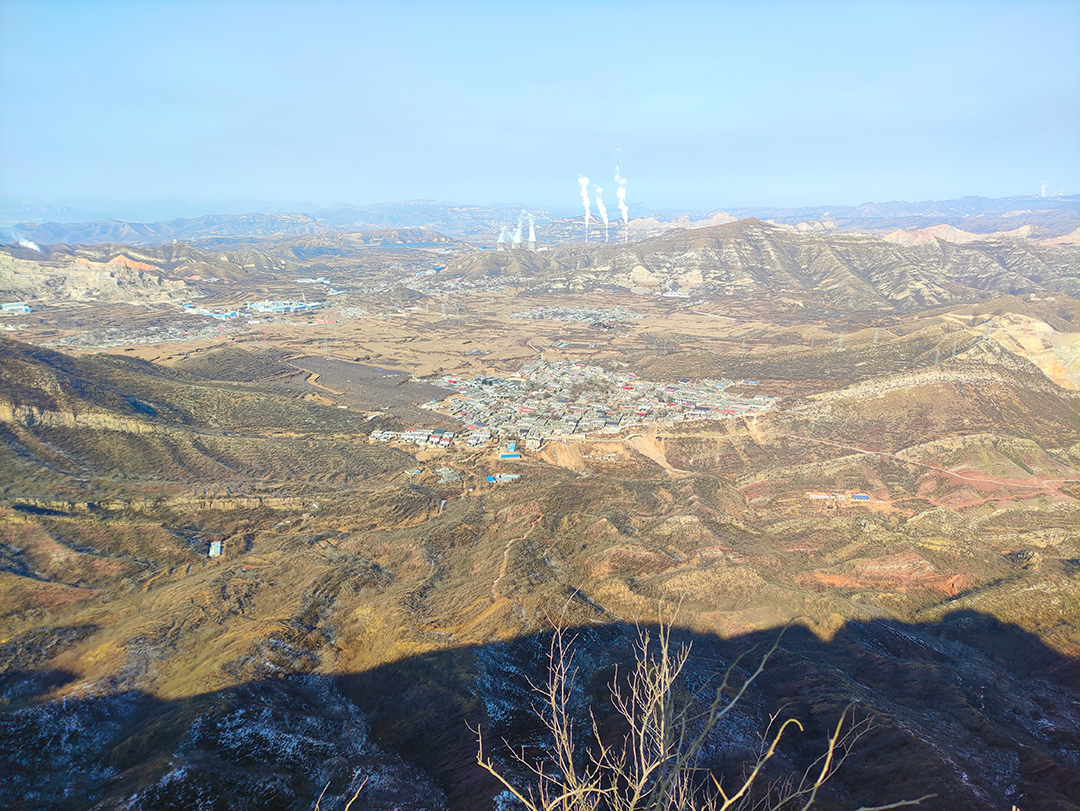 石家庄井陉皇都村,一道天门临空西屏山,它是大寨洞望向天空的眼