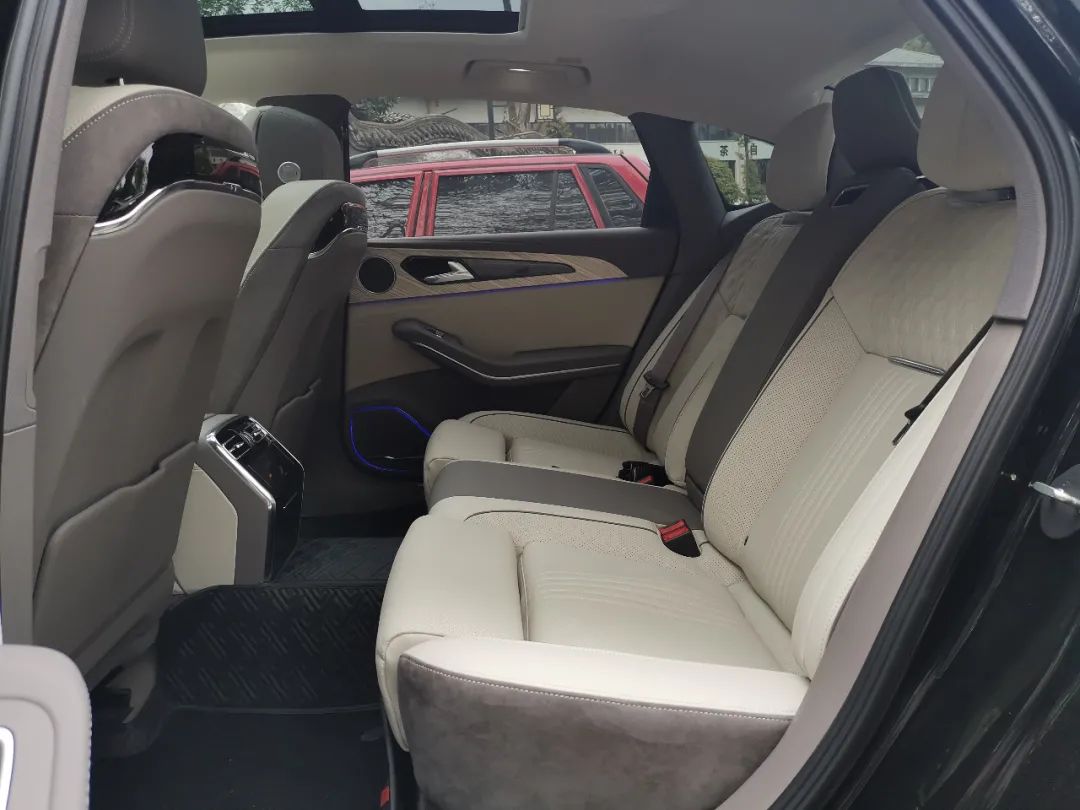 红旗h9四座后排座位可以放倒吗