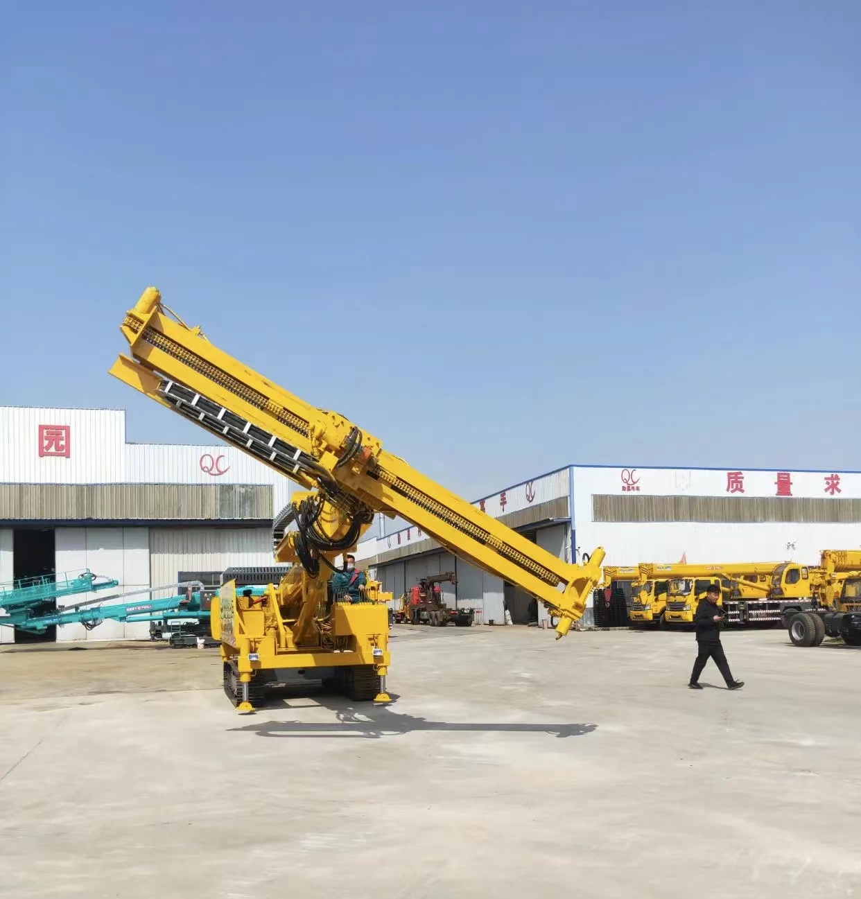 多功能履带式隧道打孔钻机的特点是什么?