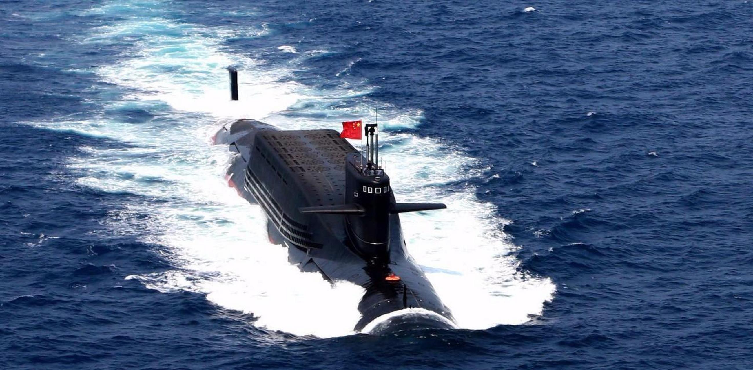 在菲律宾海域出现了一艘中国094型核潜艇,携带12枚巨浪-2洲际导弹