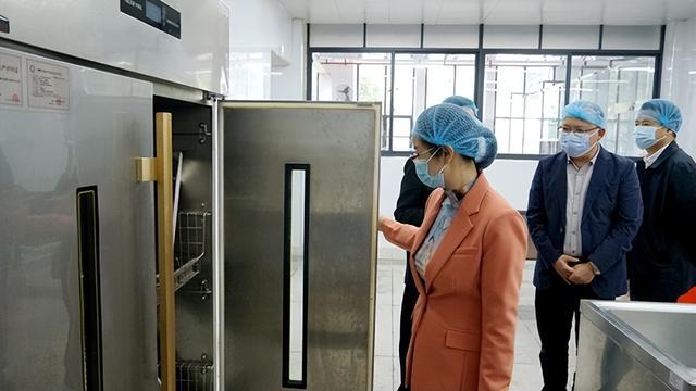 吴俞萍督查食安创建"五包一"责任落实情况