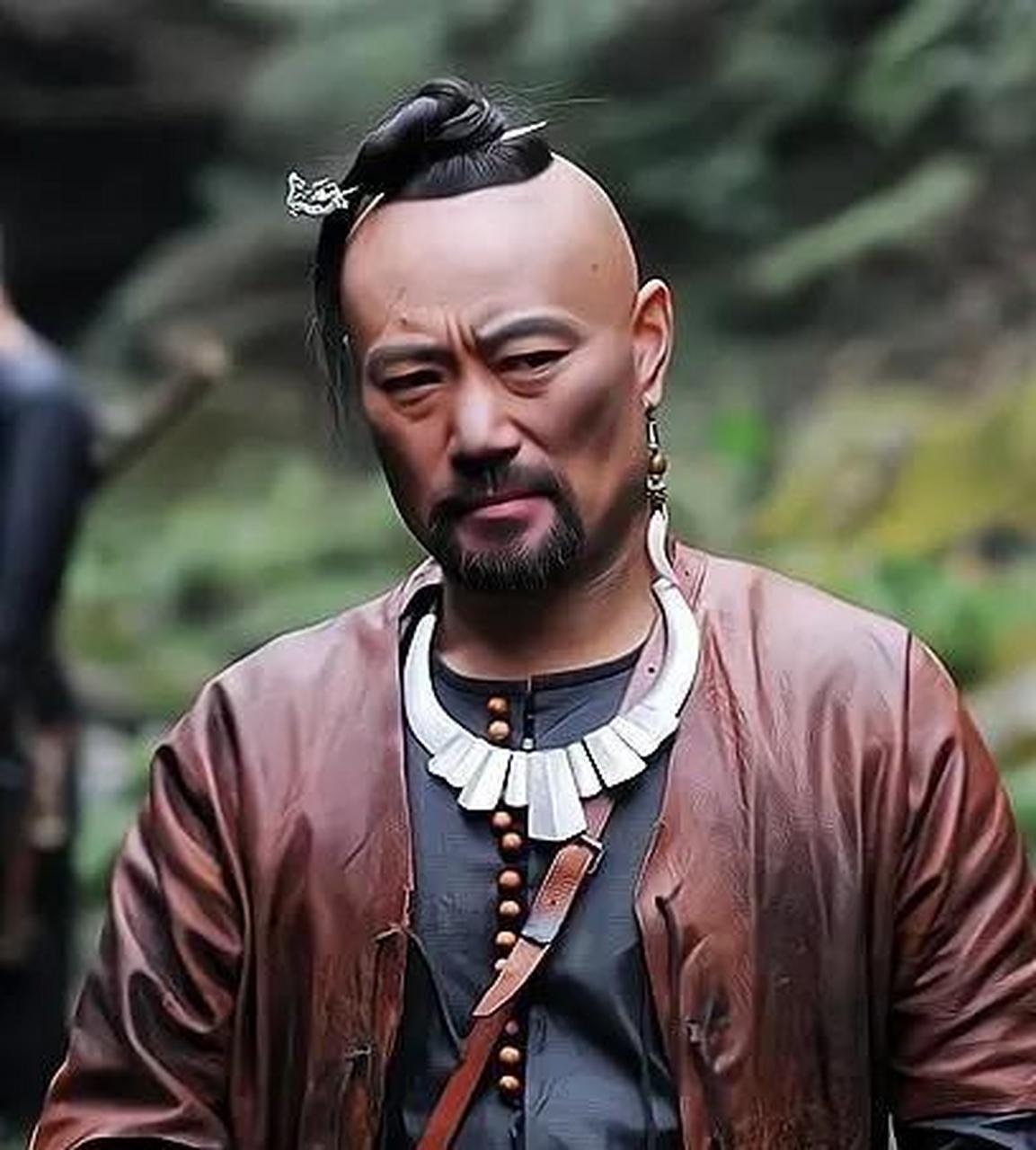 民国湘西恶匪张平,从小野蛮成性,他9岁读书时,就用砚池把老师砸得头破