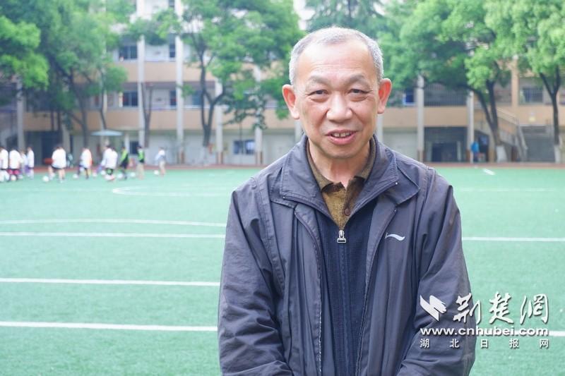 武汉小学退休数学特级教师马青山:珍惜师徒缘分 传承师范精神