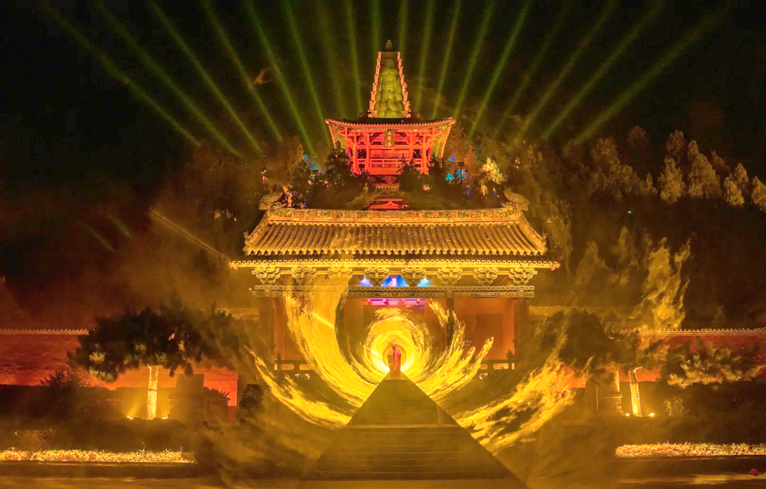 自2021年起,普救寺景区便精心策划并推出了大型行浸式夜游体验剧