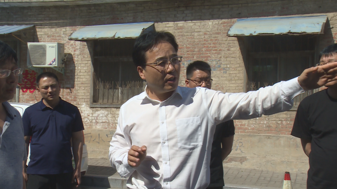 陈红阳调研文明生态新城"第一网格"管理工作