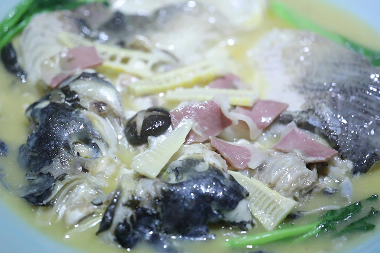 扬州的传统名吃推荐:拆烩鲢鱼头