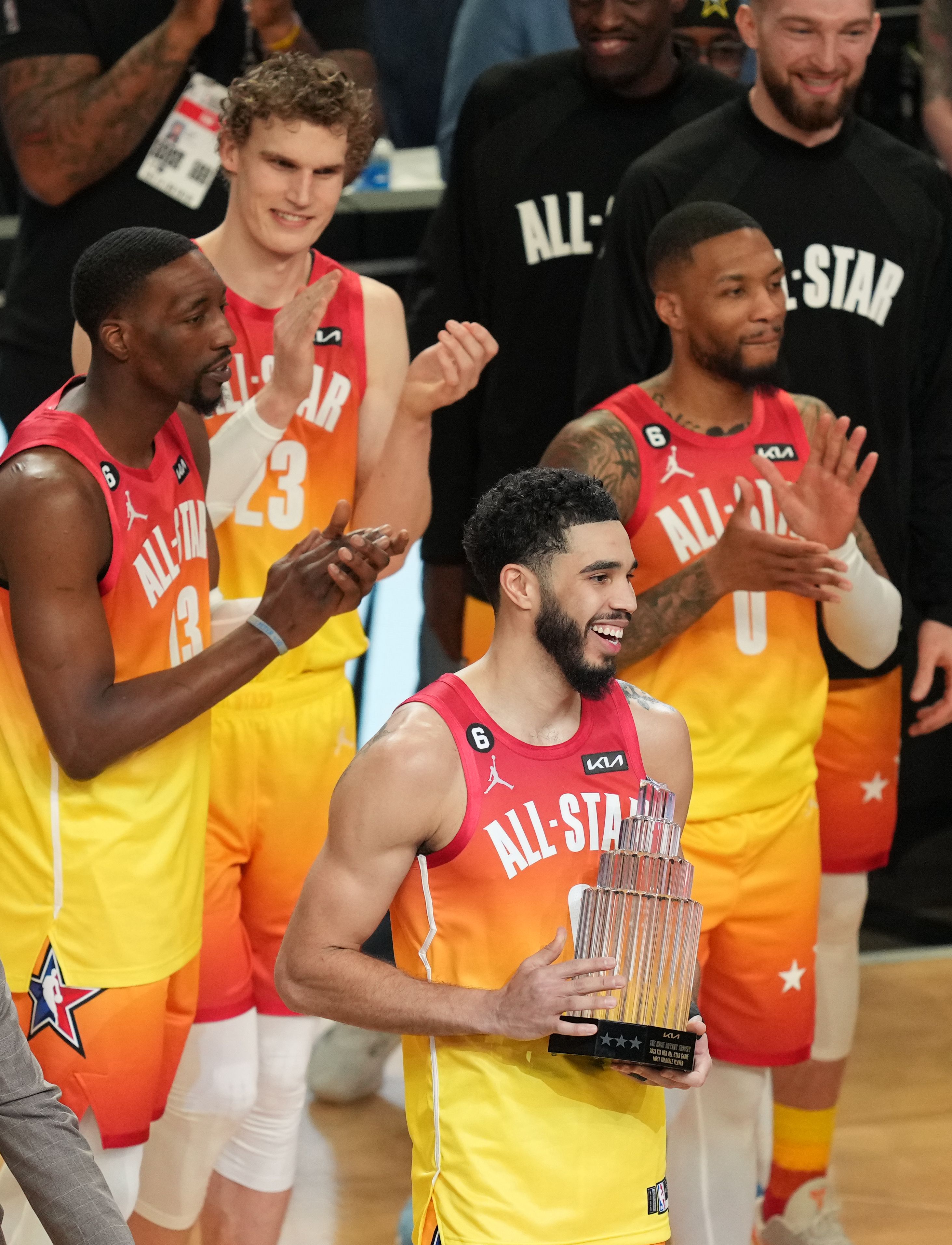 篮球——nba全明星赛:扬尼斯队战胜勒布朗队(2)