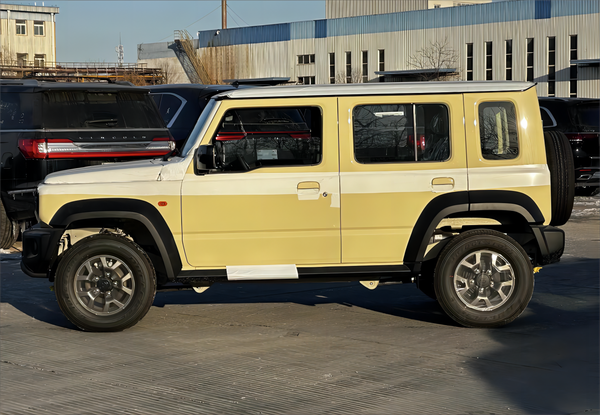 铃木吉姆尼四门版车型 1.5l的发动机