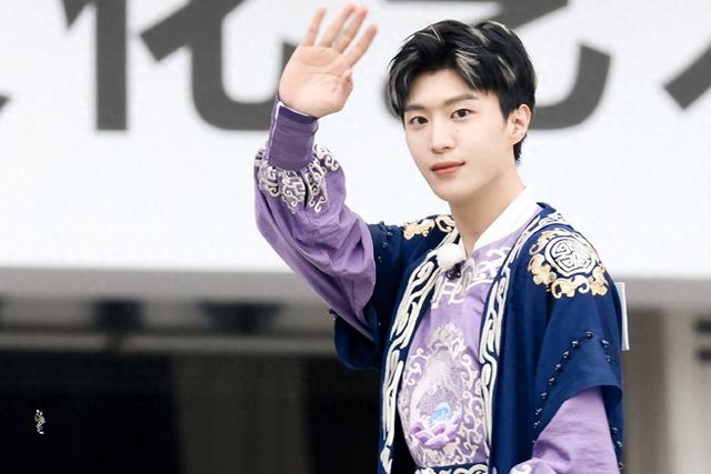 早年成名,后遭遇人生低谷,范丞丞不惧困难,如今用行动征服众人