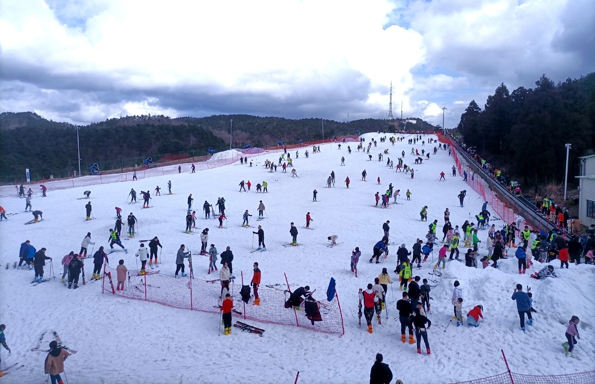 喜迎北京冬奥 尽享冰雪运动-宁波奉化商量岗滑雪场"火"了
