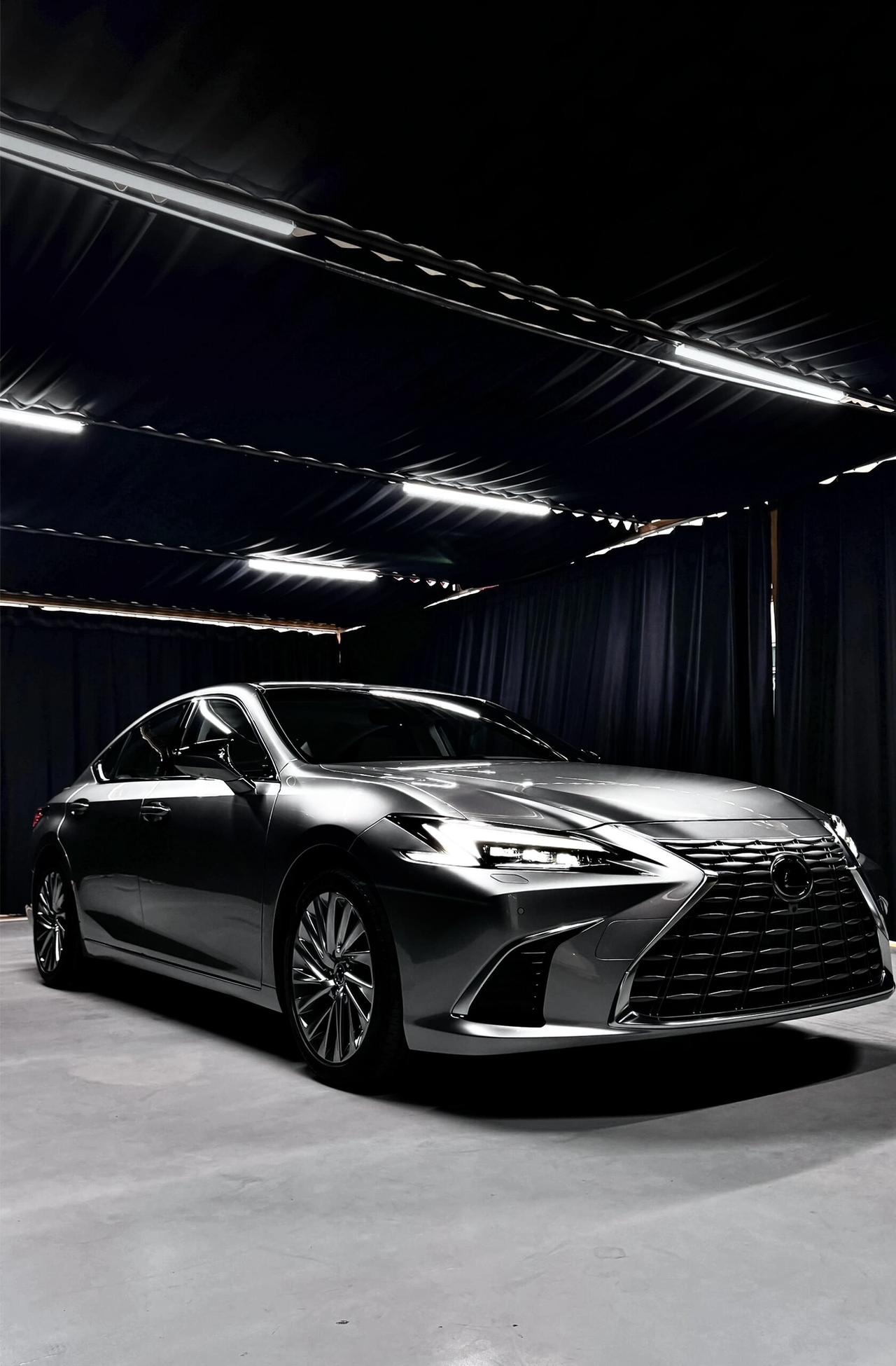 雷克萨斯es300h行政版 超音速钛银色