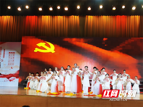 慈利县一鸣中学举行社会主义核心价值观手语操比赛