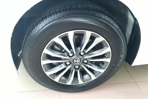 卡罗拉原厂轮胎是什么品牌,卡罗拉1.2t轮胎型号