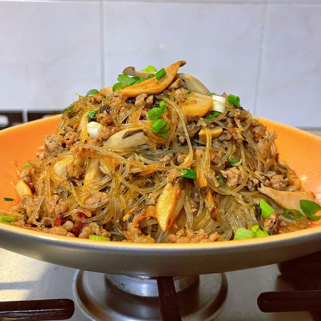 橄欖菜炒粉絲,絲絲入味,美味下飯