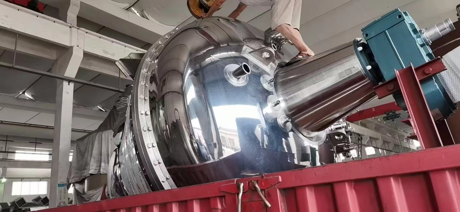 单锥螺带真空干燥机生产发货过程