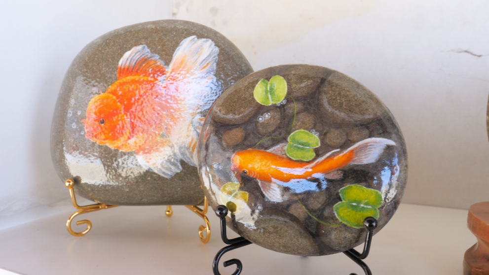 岷县农民画家包召红笔下的石头画,真美!