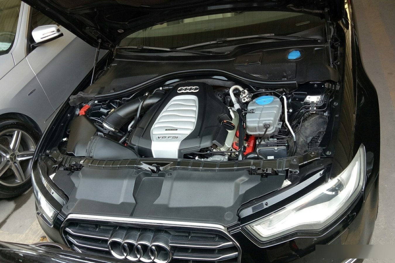 奥迪a6发动机是什么材质的