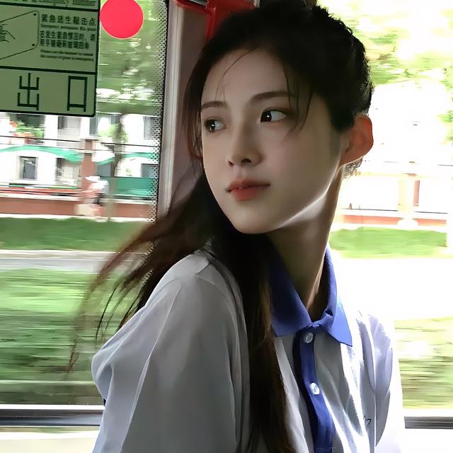 小众氛围感校园风女生头像无水印