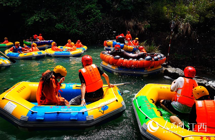 江西资溪大觉山举行漂流正式开漂(图)