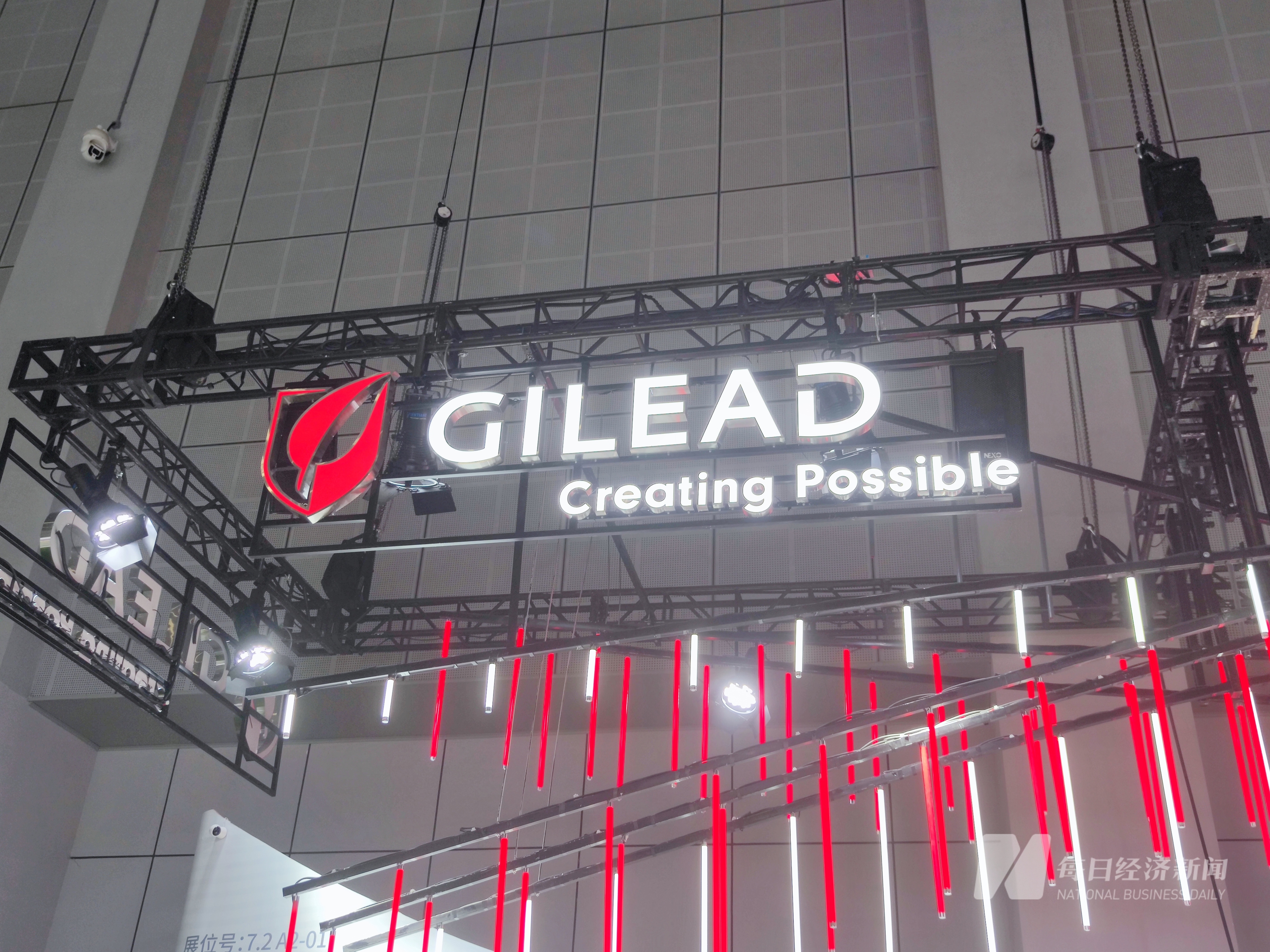 每经记者在进博|吉利德科学全球副总裁金方千:围绕肿瘤学,病毒学,炎性